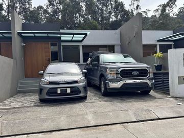Casa de venta en jardines de la sierra. Cuenca a 1 min del hospital del IESS guardia 24/7