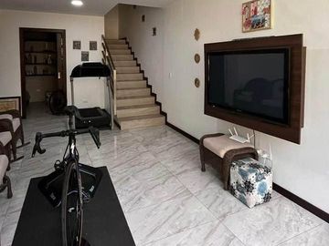 Casa de venta en jardines de la sierra. Cuenca a 1 min del hospital del IESS guardia 24/7