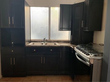 VENDO CASA AL PONIENTE DE LA CIUDAD