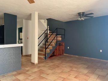 VENDO CASA AL PONIENTE DE LA CIUDAD