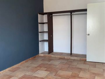 VENDO CASA AL PONIENTE DE LA CIUDAD