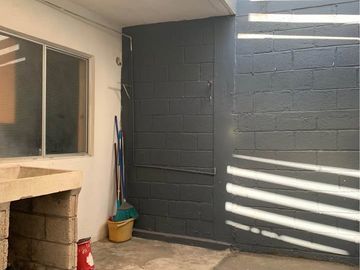 VENDO CASA AL PONIENTE DE LA CIUDAD