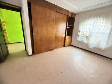 Venta casa centrica en colonia jacarandas a espaldas de waldos del monumento a lazaro cardenas