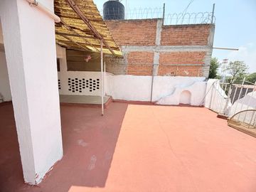 Venta casa centrica en colonia jacarandas a espaldas de waldos del monumento a lazaro cardenas