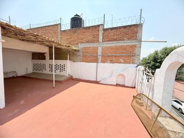 Venta casa centrica en colonia jacarandas a espaldas de waldos del monumento a lazaro cardenas