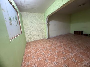 Venta casa centrica en colonia jacarandas a espaldas de waldos del monumento a lazaro cardenas