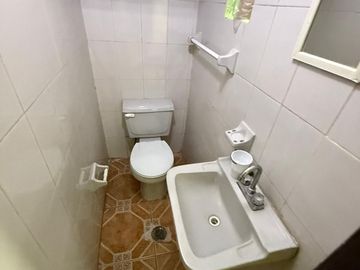 Venta casa centrica en colonia jacarandas a espaldas de waldos del monumento a lazaro cardenas