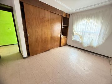 Venta casa centrica en colonia jacarandas a espaldas de waldos del monumento a lazaro cardenas
