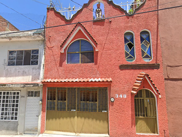 Venta casa centrica en colonia jacarandas a espaldas de waldos del monumento a lazaro cardenas