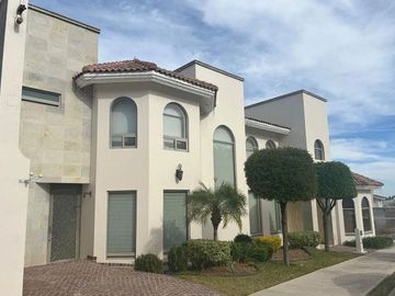 VENTA DE CASA GRANDE EN PORTA FONTANA, COL. LEON DE LOS ALDAMA, GUANAJUATO