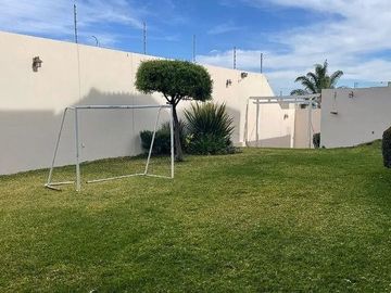 VENTA DE CASA GRANDE EN PORTA FONTANA, COL. LEON DE LOS ALDAMA, GUANAJUATO