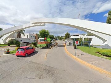 VENTA DE CASA GRANDE EN PORTA FONTANA, COL. LEON DE LOS ALDAMA, GUANAJUATO