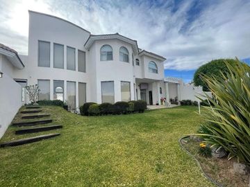 VENTA DE CASA GRANDE EN PORTA FONTANA, COL. LEON DE LOS ALDAMA, GUANAJUATO