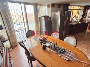 Hermosa Casa en SURCO  (Urb. Neptuno) Precio Negociable
