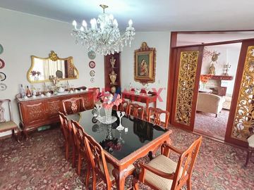 Hermosa Casa en SURCO  (Urb. Neptuno) Precio Negociable