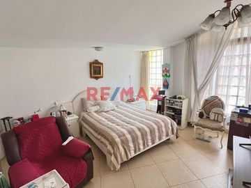 Hermosa Casa en SURCO  (Urb. Neptuno) Precio Negociable