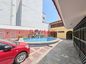 Hermosa Casa en SURCO  (Urb. Neptuno) Precio Negociable