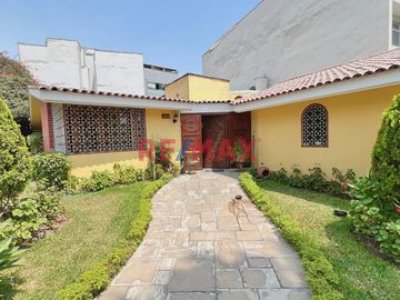 Hermosa Casa en SURCO  (Urb. Neptuno) Precio Negociable