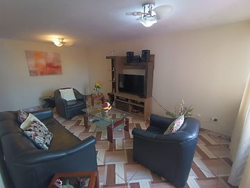 1138022 🏡 ¡Tu Próximo Hogar Con Espacio Para Crecer En La Perla!