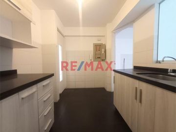 Venta De Amplio Y Lindo Departamento En La Mejor Zona De Surco Con Ubicación Privilegiada