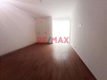 Venta De Amplio Y Lindo Departamento En La Mejor Zona De Surco Con Ubicación Privilegiada
