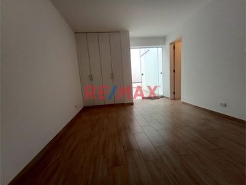 Venta De Amplio Y Lindo Departamento En La Mejor Zona De Surco Con Ubicación Privilegiada