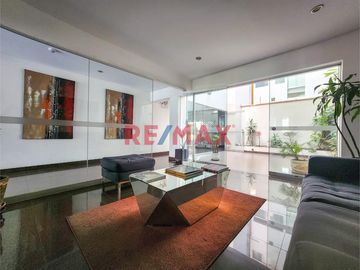 Alquiler de  Lindo Departamento Full Amoblado  En Miraflores. Incluye Cochera