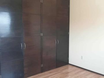 OPORTUNIDAD RENTO CASA SEMINUEVA  EN CALLE CERRADA CON REJA ELECTRICA