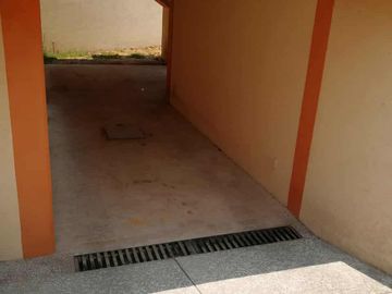 OPORTUNIDAD RENTO CASA SEMINUEVA  EN CALLE CERRADA CON REJA ELECTRICA