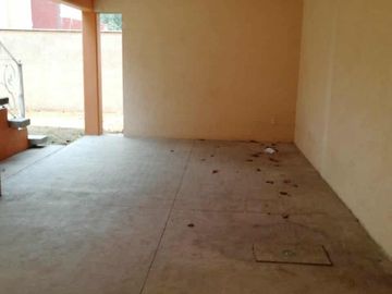 OPORTUNIDAD RENTO CASA SEMINUEVA  EN CALLE CERRADA CON REJA ELECTRICA