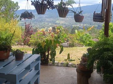 VENDO CASA CON ESPECTACULAR VISTA EN EL CARMEN DAGUA