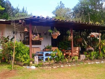 VENDO CASA CON ESPECTACULAR VISTA EN EL CARMEN DAGUA
