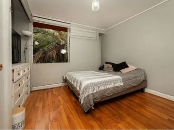Casa amplia en Peñalolén, cerca de jumbo, mall, colegios, calle cerrada condominio