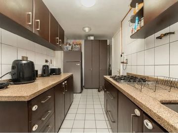 Casa amplia en Peñalolén, cerca de jumbo, mall, colegios, calle cerrada condominio