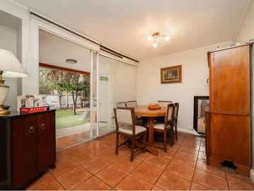 Casa amplia en Peñalolén, cerca de jumbo, mall, colegios, calle cerrada condominio