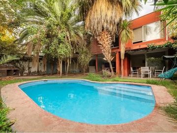 Casa amplia en Peñalolén, cerca de jumbo, mall, colegios, calle cerrada condominio