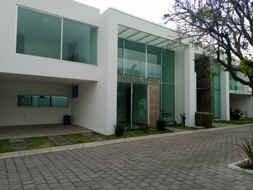 VENDO CASA HERMOSA $3,990,000 ZONA HERMANOS SERDAN, 15 DE MAYO, RANCHO COLORADO.