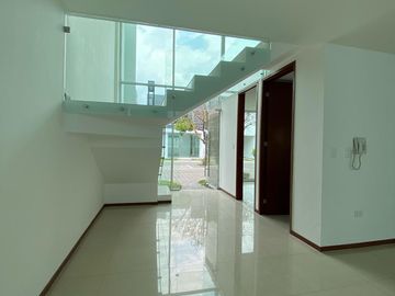 VENDO CASA HERMOSA $3,990,000 ZONA HERMANOS SERDAN, 15 DE MAYO, RANCHO COLORADO.