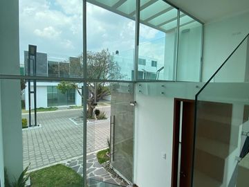 VENDO CASA HERMOSA $3,990,000 ZONA HERMANOS SERDAN, 15 DE MAYO, RANCHO COLORADO.