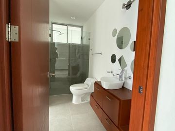VENDO CASA HERMOSA $3,990,000 ZONA HERMANOS SERDAN, 15 DE MAYO, RANCHO COLORADO.