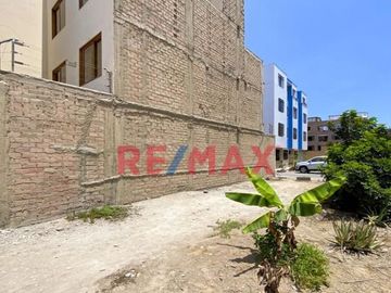 📍 Oportunidad de Inversión en Santa Rosa de Surco – 90 m² con 3 Frentes