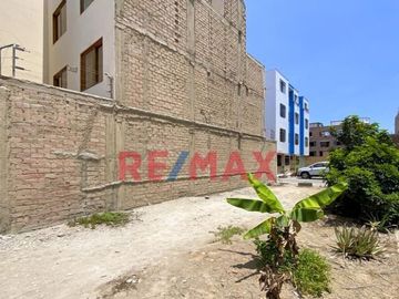📍 Oportunidad de Inversión en Santa Rosa de Surco – 90 m² con 3 Frentes