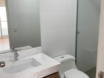 Alquiler de Lindo Departamento en un 3er Piso Frente Al Parque.