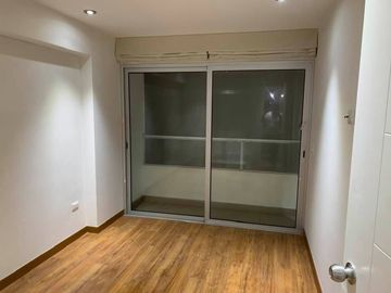Alquiler de Lindo Departamento en un 3er Piso Frente Al Parque.