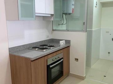 Alquiler de Lindo Departamento en un 3er Piso Frente Al Parque.