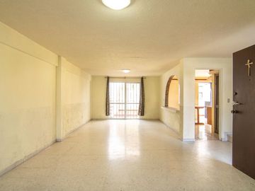 Casa en Venta para Remodelar en Lomas de Atemajac, Zapopan