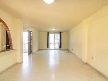Casa en Venta para Remodelar en Lomas de Atemajac, Zapopan