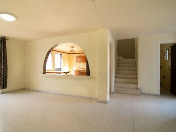 Casa en Venta para Remodelar en Lomas de Atemajac, Zapopan