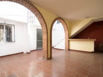 Casa en Venta para Remodelar en Lomas de Atemajac, Zapopan