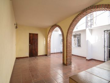 Casa en Venta para Remodelar en Lomas de Atemajac, Zapopan